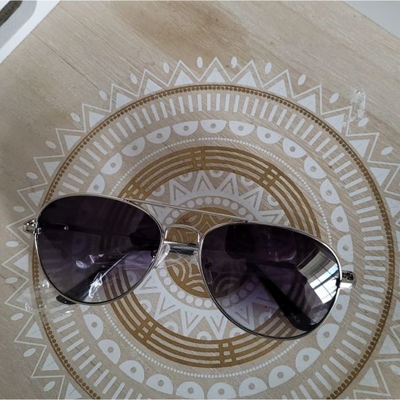 Just arrived unisex black with silver frame lens Aviators style  frame women or - Picture 3 of 4